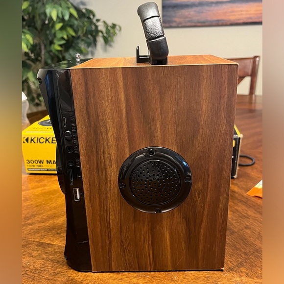 DinDin Bluetooth Portable Speaker 30W - Picture 3 of 9